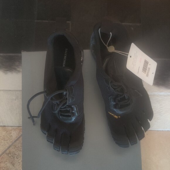 Balenciaga Five finger vibram shoes size 43 UNISEX 11M 13W - Picture 1 of 7